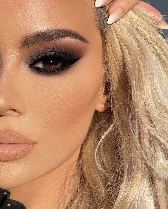 smokey eyes avec des lentilles